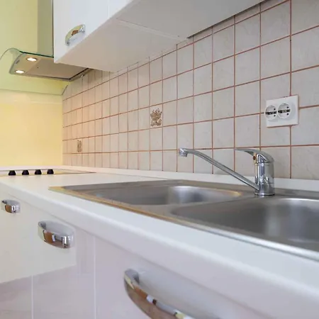 - Sibenik Riviera 36423 * 罗戈兹尼察